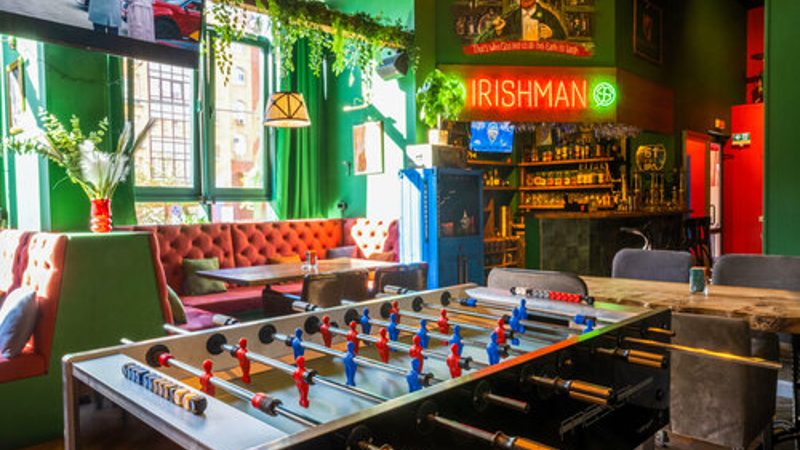Зал Irishman Pub